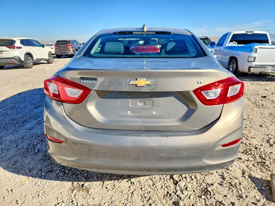 46064056 :رقم المزاد ، 1G1BE5SM4H7163057 vin ، 2017 Chevrolet Cruze مزاد بيع