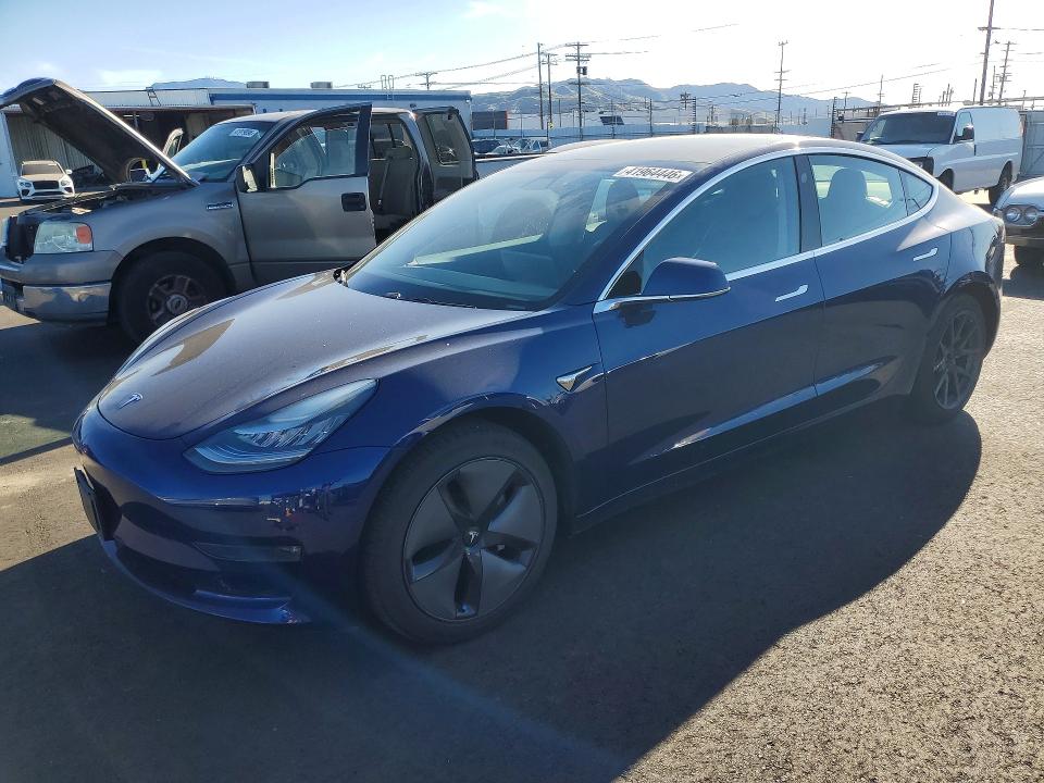 41964446 :رقم المزاد ، 5YJ3E1EA7KF400731 vin ، 2019 Tesla Model 3 مزاد بيع