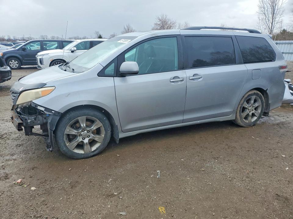 46748886 :رقم المزاد ، 5TDXK3DCXCS181169 vin ، 2012 Toyota Sienna مزاد بيع