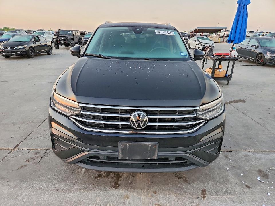 47541036 :رقم المزاد ، 3VV3B7AX0NM013381 vin ، 2022 Volkswagen Tiguan مزاد بيع