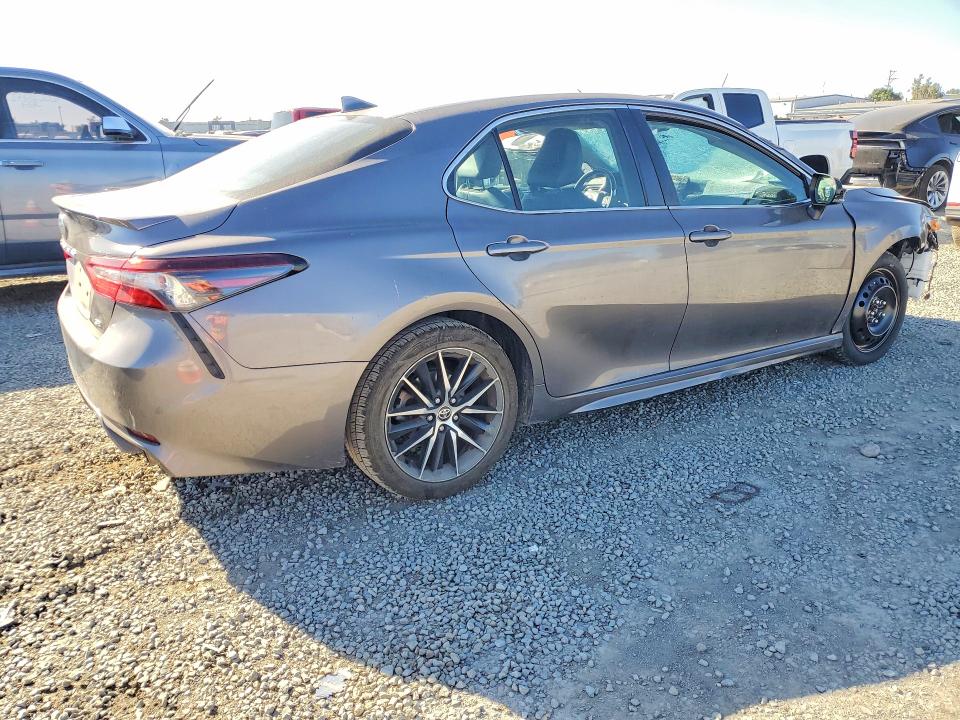 46713456 :رقم المزاد ، 4T1T11AK1NU709306 vin ، 2022 Toyota Camry مزاد بيع