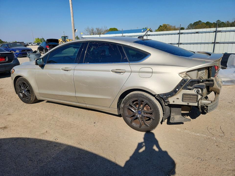 47080126 :رقم المزاد ، 3FA6P0H70JR179316 vin ، 2018 Ford Fusion مزاد بيع