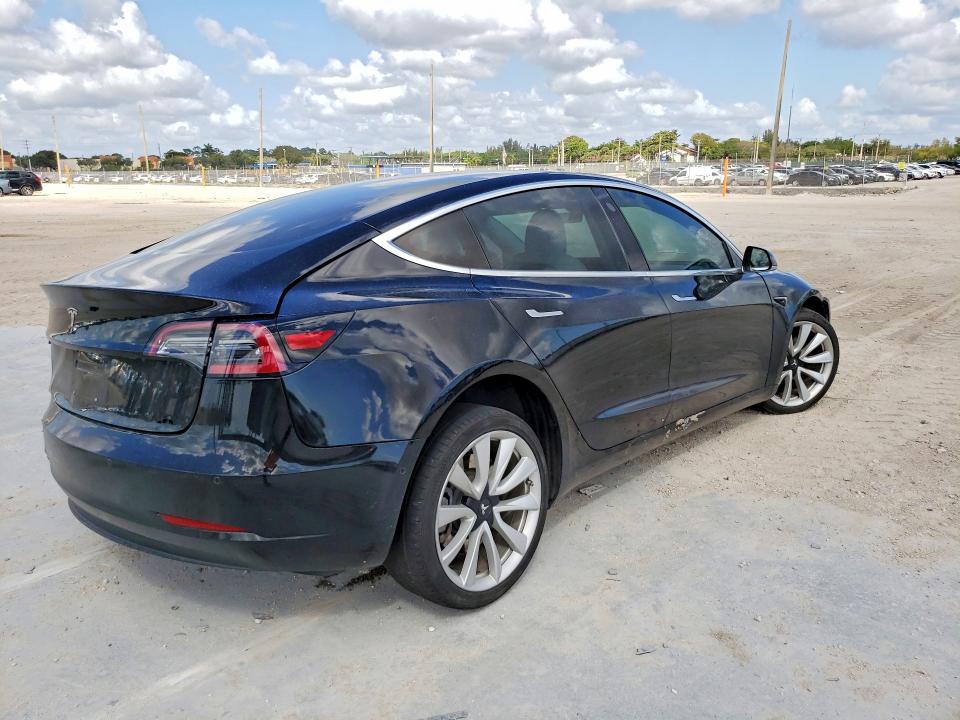 45462386 :رقم المزاد ، 5YJ3E1EA4JF171312 vin ، 2018 Tesla Model 3 مزاد بيع