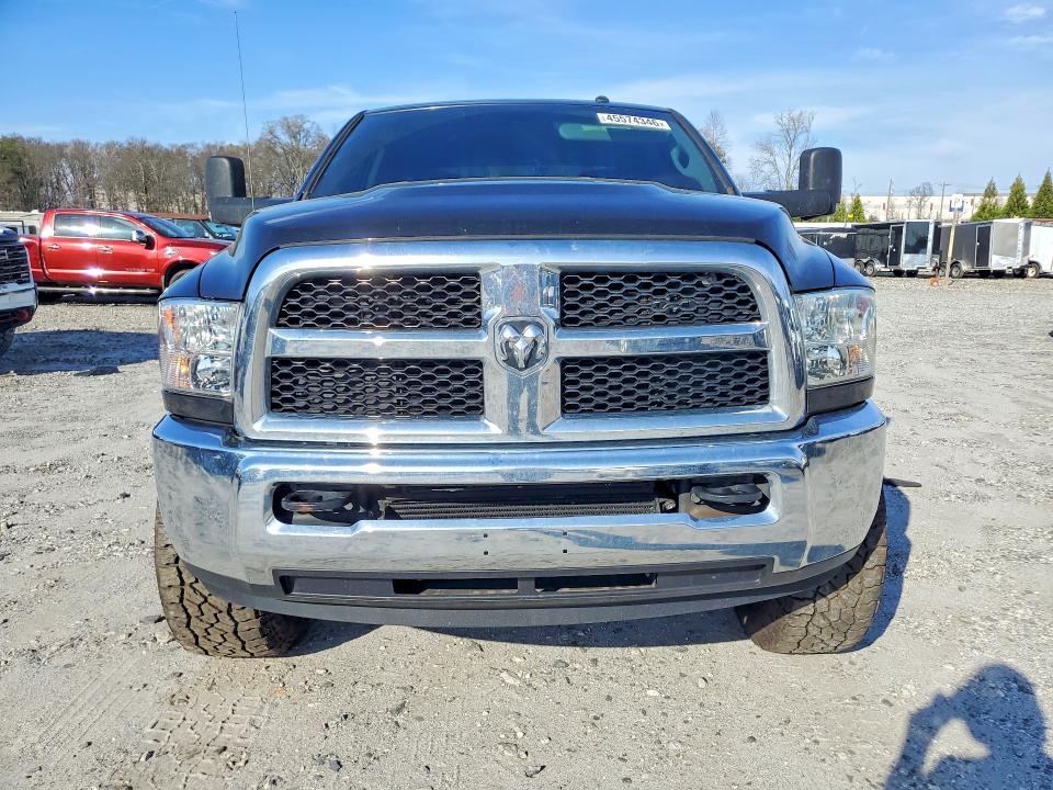45574346 :رقم المزاد ، 3C6UR5CL9JG340830 vin ، 2018 Ram 2500 مزاد بيع