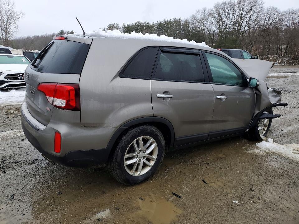 41898376 :رقم المزاد ، 5XYKT3A68FG575034 vin ، 2015 Kia Sorento مزاد بيع