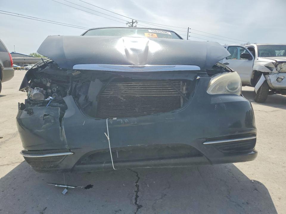 45525496 :رقم المزاد ، 1C3BC2EG8BN620431 vin ، 2011 Chrysler 200 مزاد بيع