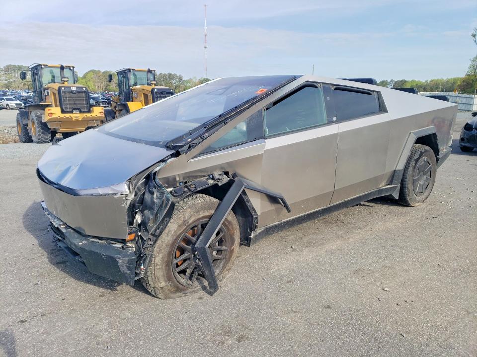 46417426 :رقم المزاد ، 7G2CEHED3SA075055 vin ، 2025 Tesla Cybertruck مزاد بيع
