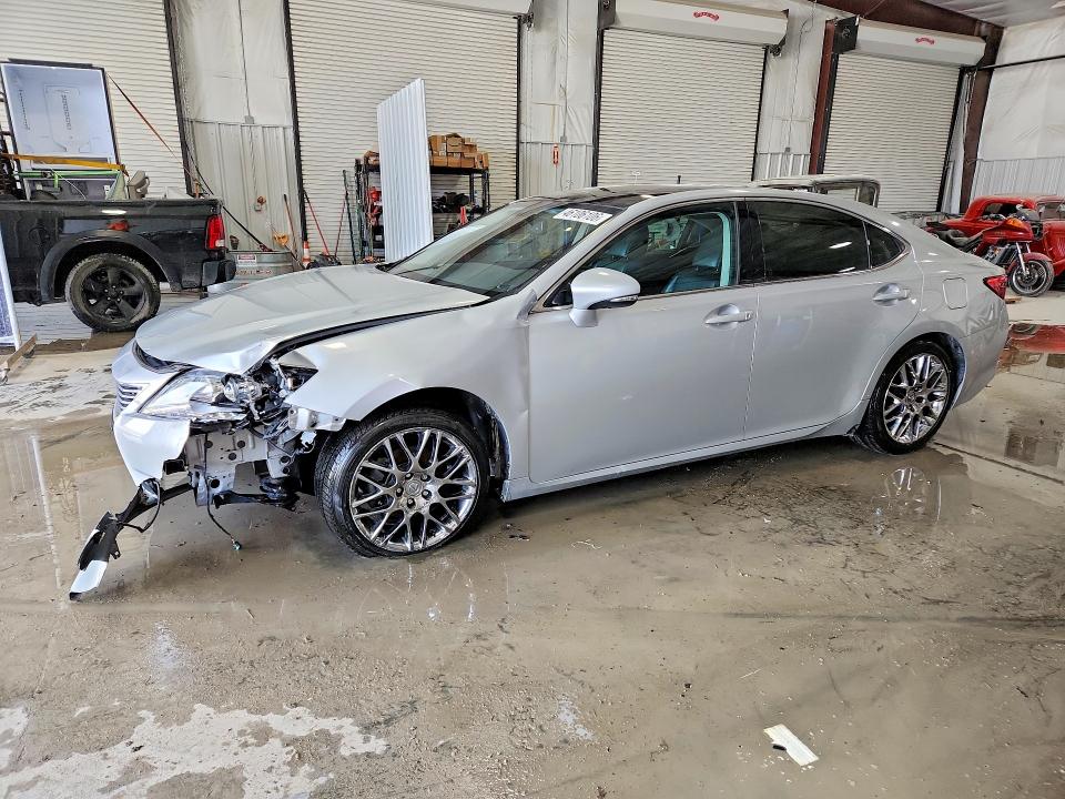 46106106 :رقم المزاد ، JTHBK1GG1D2005955 vin ، 2013 Lexus Es 350 مزاد بيع