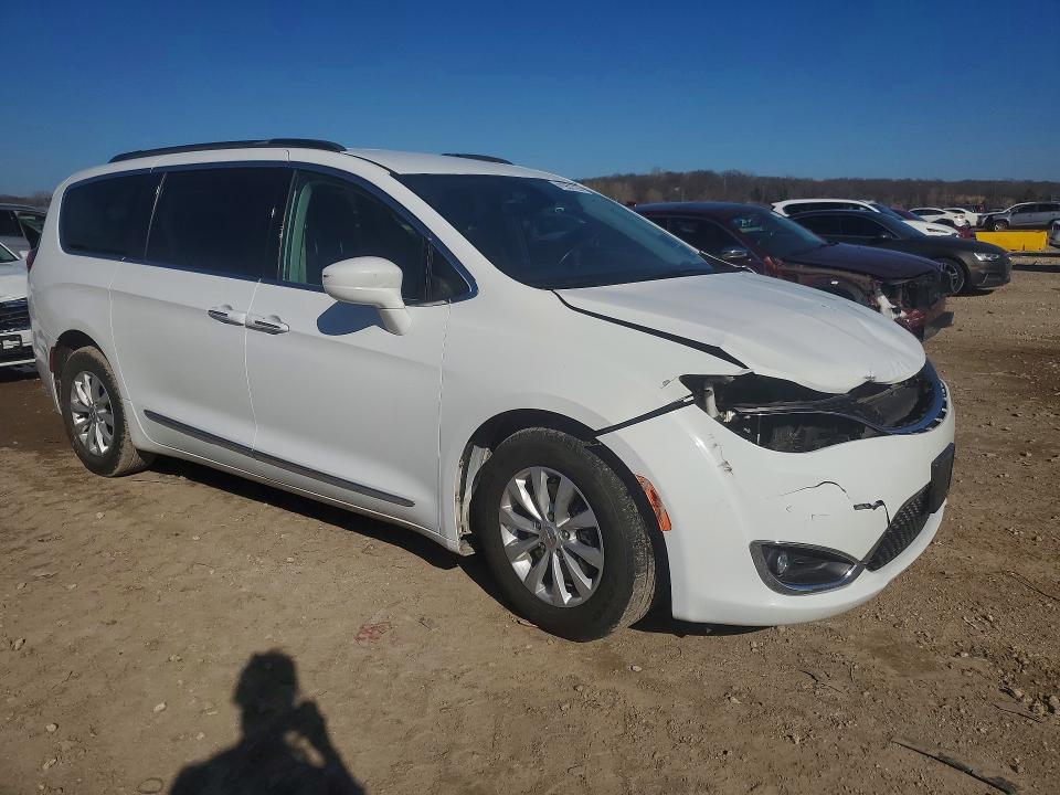 41957726 :رقم المزاد ، 2C4RC1BG7HR523418 vin ، 2017 Chrysler Pacifica مزاد بيع