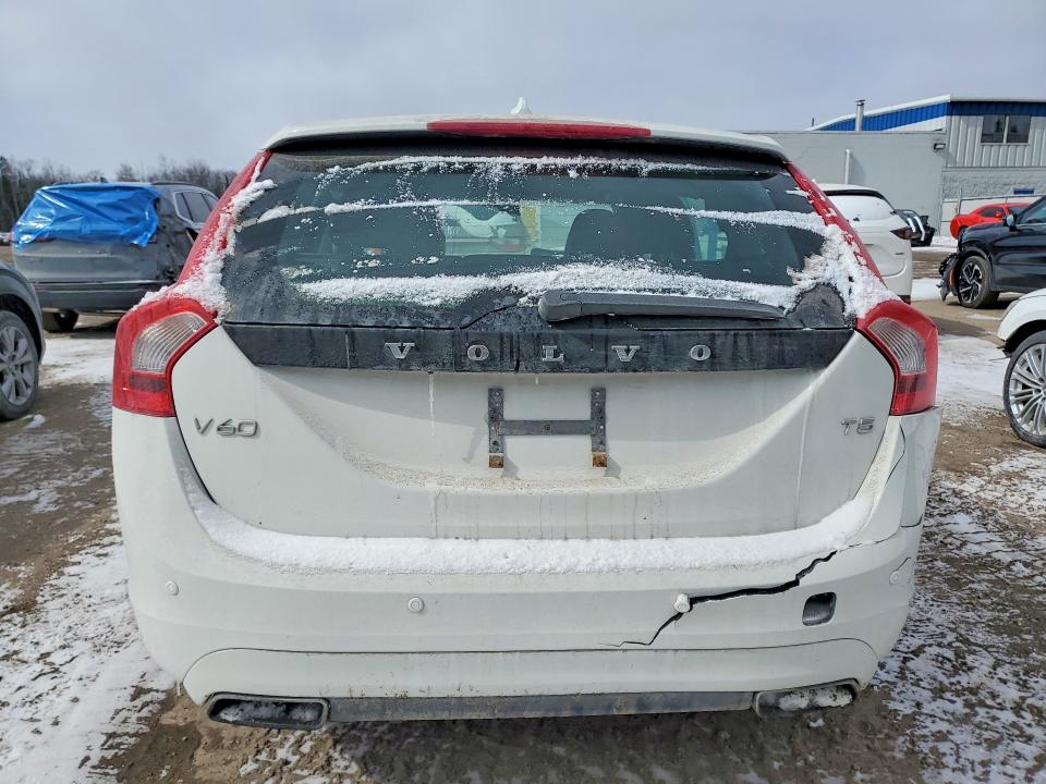 79809775 :رقم المزاد ، YV140MEJ0F1268103 vin ، 2015 Volvo V60 مزاد بيع