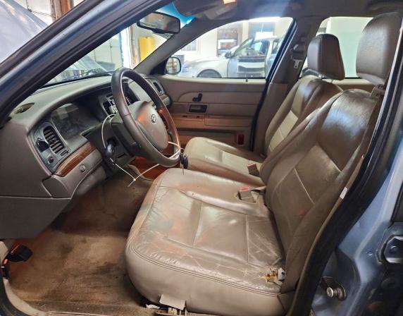 2008 Ford Crown Victoria მანქანა იყიდება აუქციონზე, vin: 2FAFP74V08X121358, აუქციონის ნომერი: 45995726