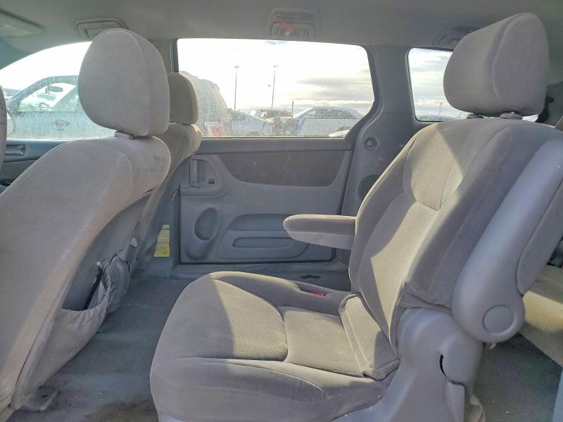 2004 Toyota Sienna მანქანა იყიდება აუქციონზე, vin: 5TDZA23C24S120102, აუქციონის ნომერი: 46299376