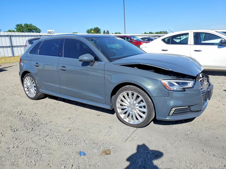 Продажа на аукционе авто 2017 Audi A3, vin: WAUTPBFF6HA133171, номер лота: 47368806