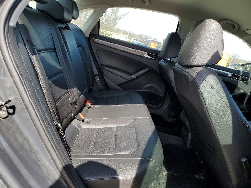 47450476 :رقم المزاد ، 1VWDT7A38HC084876 vin ، 2017 Volkswagen Passat مزاد بيع