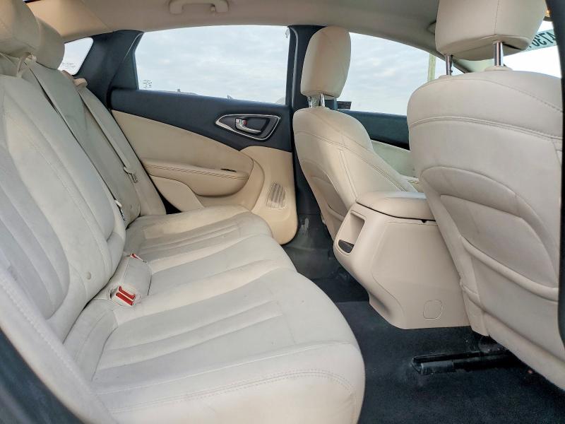 47361866 :رقم المزاد ، 1C3CCCAB2GN133592 vin ، 2016 Chrysler 200 مزاد بيع