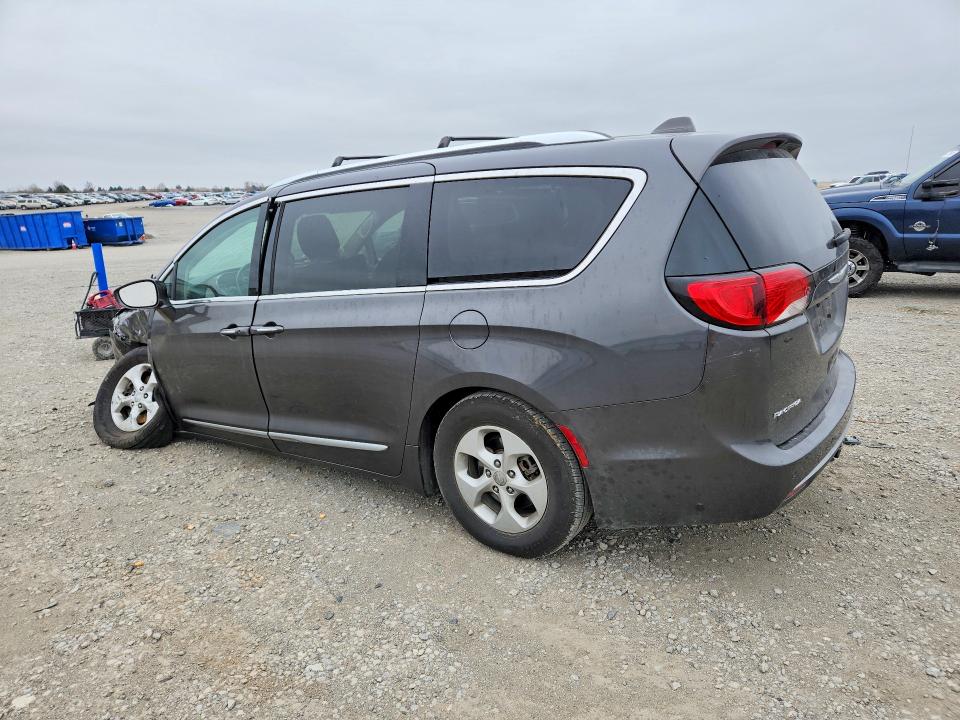 47907516 :رقم المزاد ، 2C4RC1EG9HR782195 vin ، 2017 Chrysler Pacifica مزاد بيع
