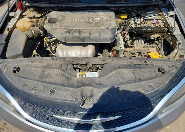 47262446 :رقم المزاد ، 1C3CCCCB6FN525017 vin ، 2015 Chrysler 200 مزاد بيع