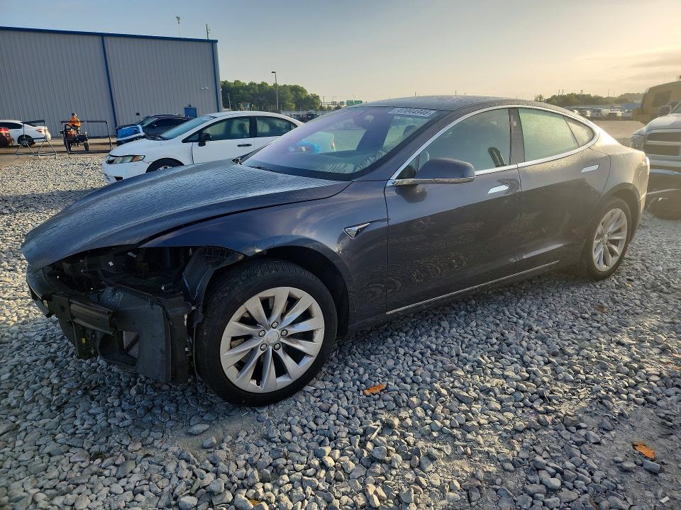 47044946 :رقم المزاد ، 5YJSA1E22LF352248 vin ، 2020 Tesla Model S مزاد بيع
