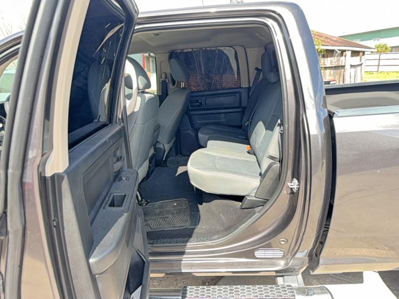 41747526 :رقم المزاد ، 3C6UR4CJ4JG215145 vin ، 2018 Ram 2500 مزاد بيع