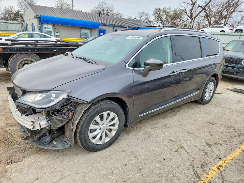 46254036 :رقم المزاد ، 2C4RC1BG0KR627143 vin ، 2019 Chrysler Pacifica مزاد بيع