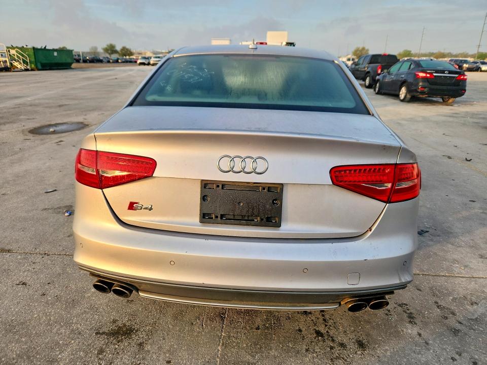 41781726 :رقم المزاد ، WAUBGAFL2FA011531 vin ، 2015 Audi S4 مزاد بيع