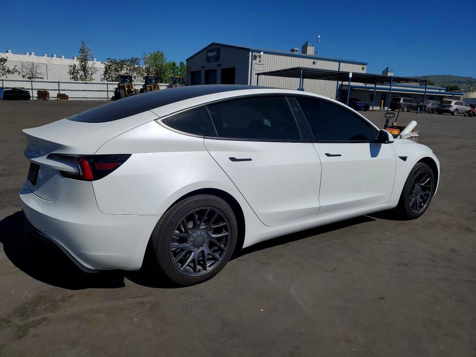 2025 Tesla Model 3 მანქანა იყიდება აუქციონზე, vin: 5YJ3E1EA5SF031870, აუქციონის ნომერი: 47223046