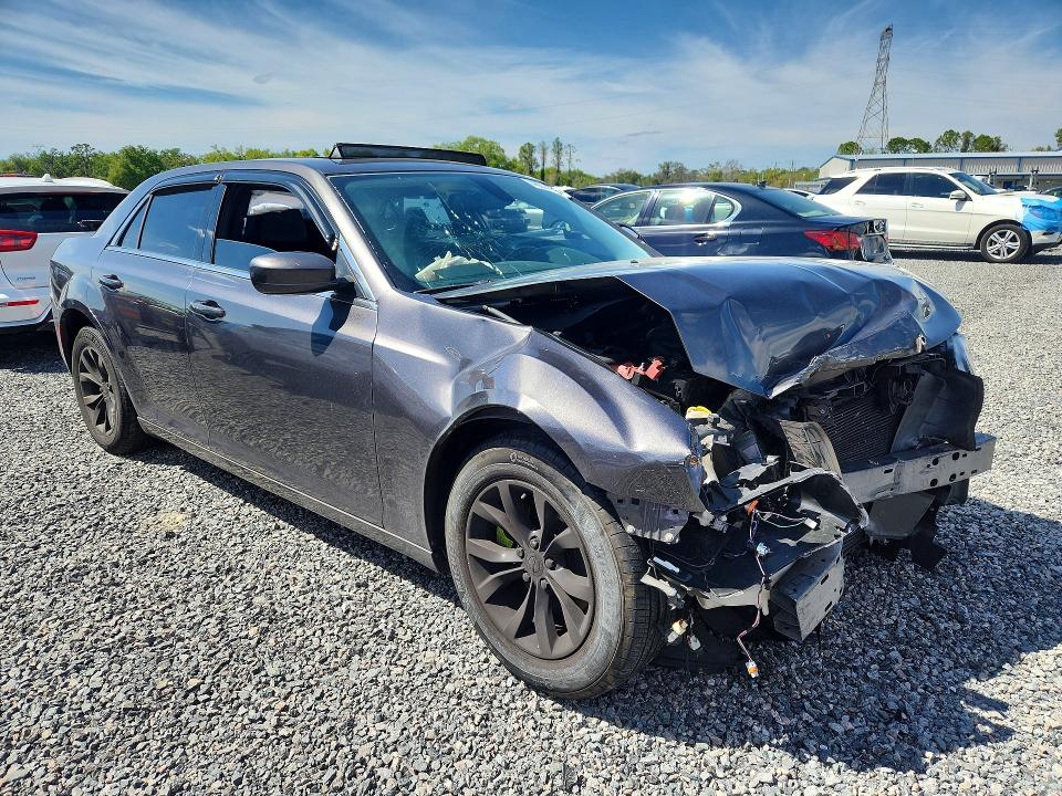 2015 Chrysler 300 მანქანა იყიდება აუქციონზე, vin: 2C3CCAAG1FH930455, აუქციონის ნომერი: 46514146