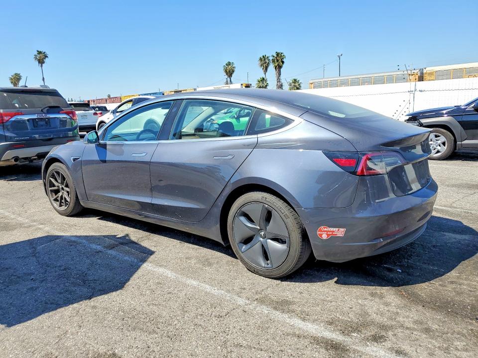 46743326 :رقم المزاد ، 5YJ3E1EA4JF028103 vin ، 2018 Tesla Model 3 مزاد بيع