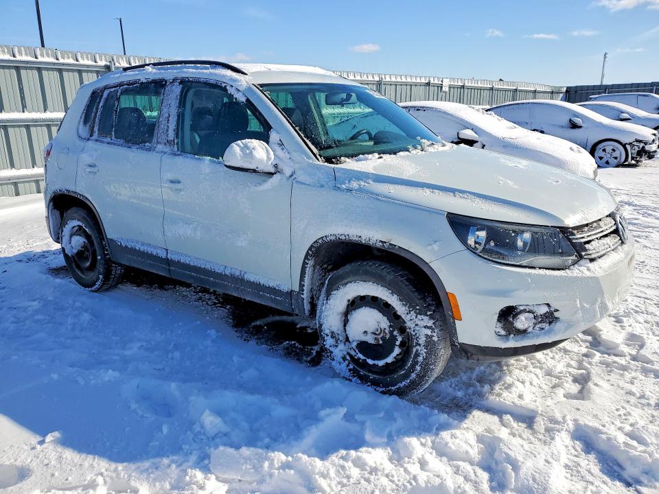 45582446 :رقم المزاد ، WVGJV7AX4FW566691 vin ، 2015 Volkswagen Tiguan مزاد بيع