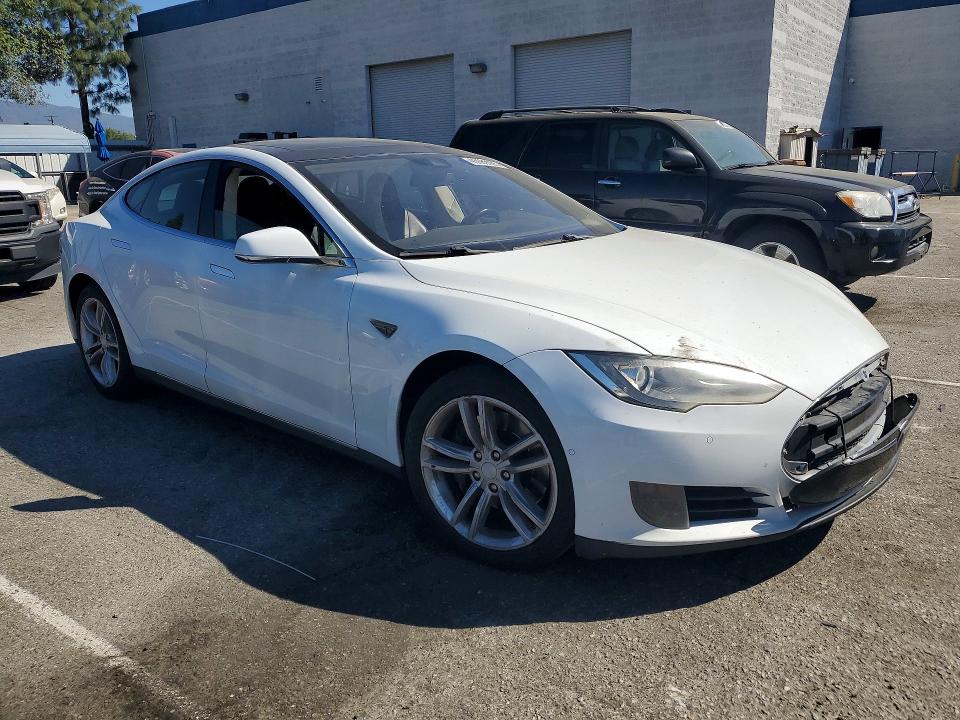 2015 Tesla Model S მანქანა იყიდება აუქციონზე, vin: 5YJSA1E13FF101282, აუქციონის ნომერი: 46185936