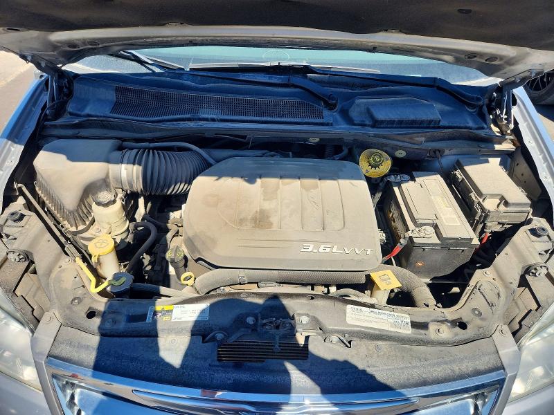 2015 Chrysler Town & Country მანქანა იყიდება აუქციონზე, vin: 2C4RC1BGXFR661807, აუქციონის ნომერი: 46766636