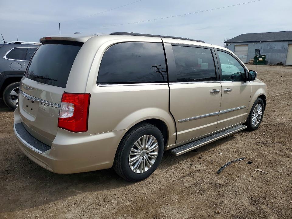 47425776 :رقم المزاد ، 2C4RC1CGXFR727951 vin ، 2015 Chrysler Town & Country مزاد بيع