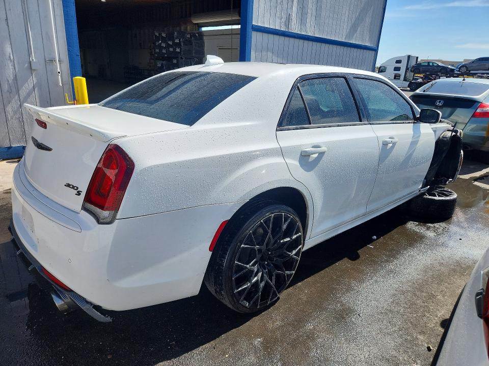 2017 Chrysler 300 მანქანა იყიდება აუქციონზე, vin: 2C3CCABT8HH557963, აუქციონის ნომერი: 41839236