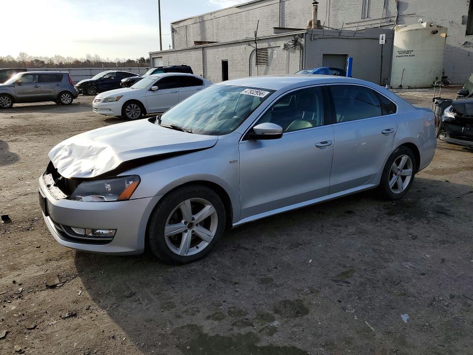 47932956 :رقم المزاد ، 1VWAT7A38FC104608 vin ، 2015 Volkswagen Passat مزاد بيع
