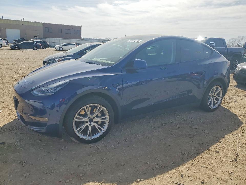 46727646 :رقم المزاد ، 7SAYGDEEXNF385234 vin ، 2022 Tesla Model Y مزاد بيع