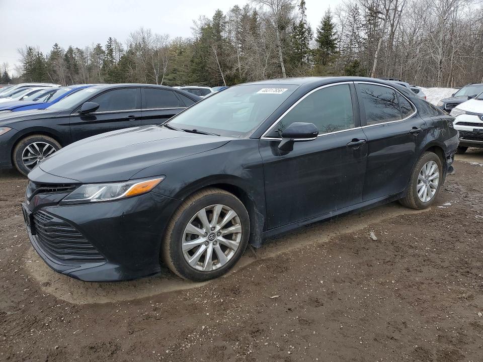 46317856 :رقم المزاد ، 4T1B11HK0JU507374 vin ، 2018 Toyota Camry مزاد بيع