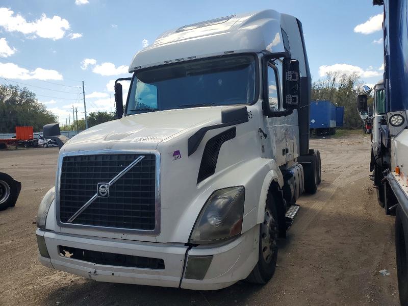 2017 Volvo Vnl მანქანა იყიდება აუქციონზე, vin: 4V4N99EH2HN975620, აუქციონის ნომერი: 45822096