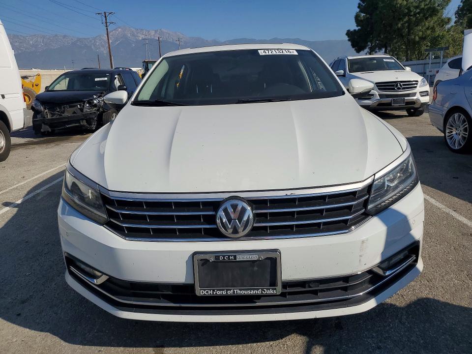 47213216 :رقم المزاد ، 1VWBA7A33JC023406 vin ، 2018 Volkswagen Passat مزاد بيع