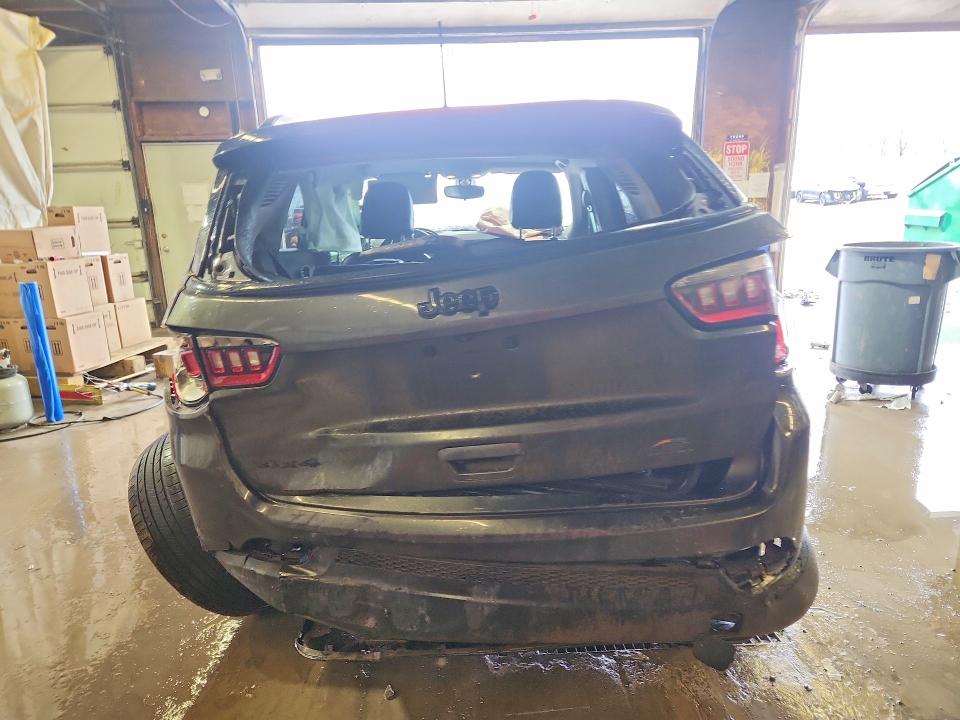 2018 Jeep Compass მანქანა იყიდება აუქციონზე, vin: 3C4NJDBB7JT400215, აუქციონის ნომერი: 41698606