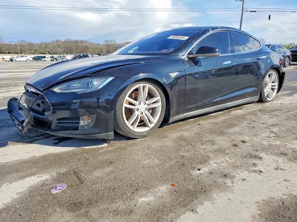 46069326 :رقم المزاد ، 5YJSA1H2XFF089815 vin ، 2015 Tesla Model S مزاد بيع