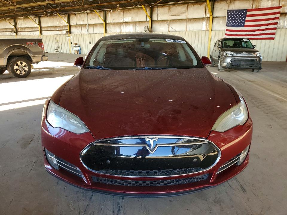 46685706 :رقم المزاد ، 5YJSA1DP1CFS00460 vin ، 2012 Tesla Model S مزاد بيع