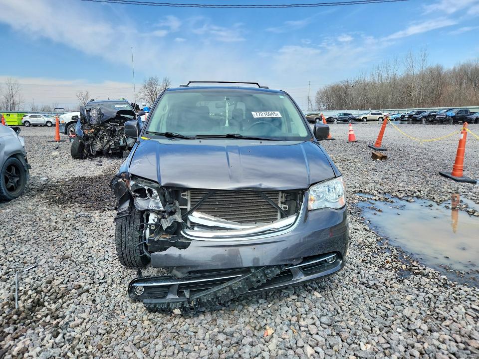 77216045 :رقم المزاد ، 2C4RC1BG1FR562552 vin ، 2015 Chrysler Town & Country مزاد بيع