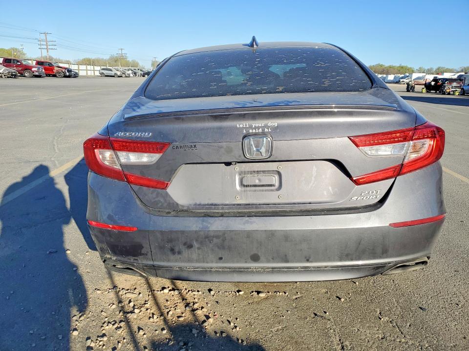 47702996 :رقم المزاد ، 1HGCV2F36JA031391 vin ، 2018 Honda Accord مزاد بيع