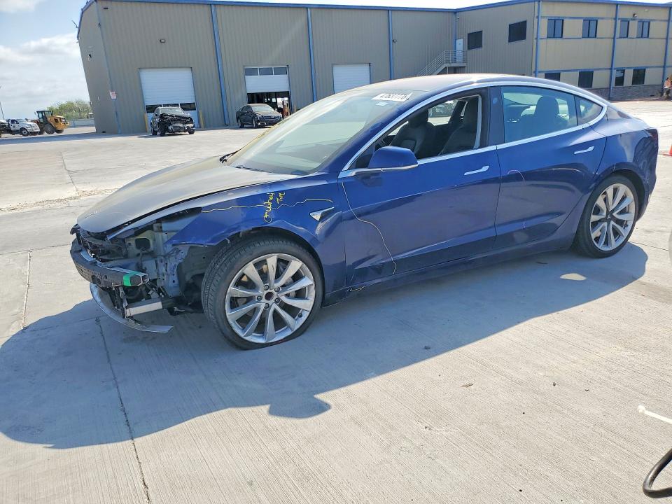 47637776 :رقم المزاد ، 5YJ3E1EA7JF109449 vin ، 2018 Tesla Model 3 مزاد بيع