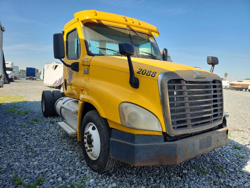41761926 :رقم المزاد ، 3AKBGDDV4ESFZ0422 vin ، 2014 Freightliner Cascadia مزاد بيع