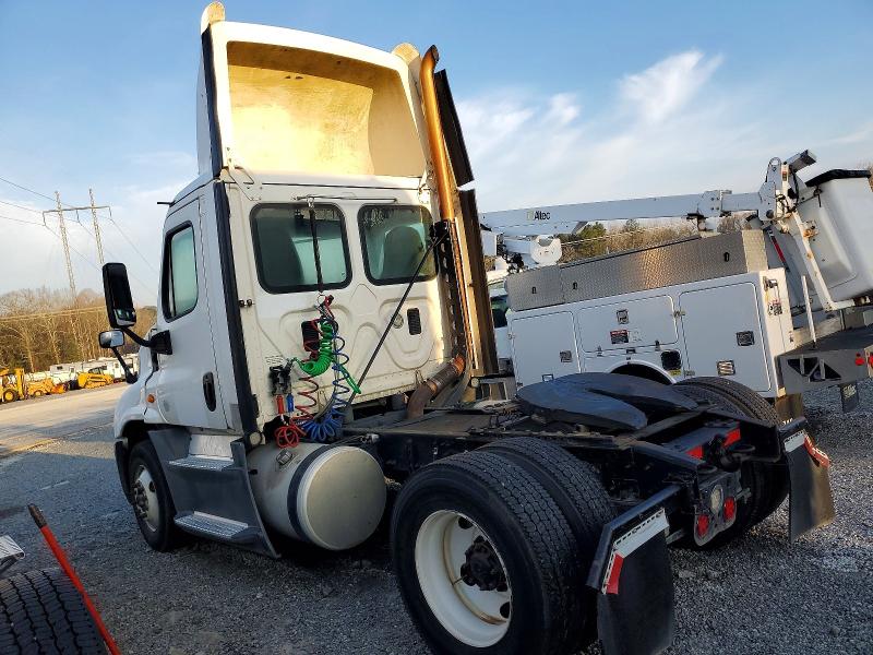 2016 Freightliner Cascadia 1 მანქანა იყიდება აუქციონზე, vin: 1FUBGEDV3GLHC5616, აუქციონის ნომერი: 77429025