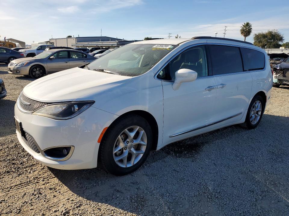 46366256 :رقم المزاد ، 2C4RC1BG8HR795007 vin ، 2017 Chrysler Pacifica مزاد بيع