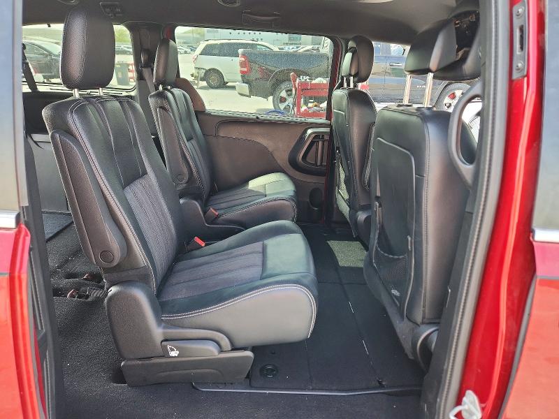 48264386 :رقم المزاد ، 2C4RC1HG0FR727689 vin ، 2015 Chrysler Town & Country مزاد بيع