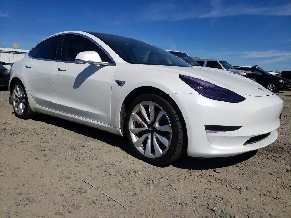 45813286 :رقم المزاد ، 5YJ3E1EB4KF437261 vin ، 2019 Tesla Model 3 مزاد بيع