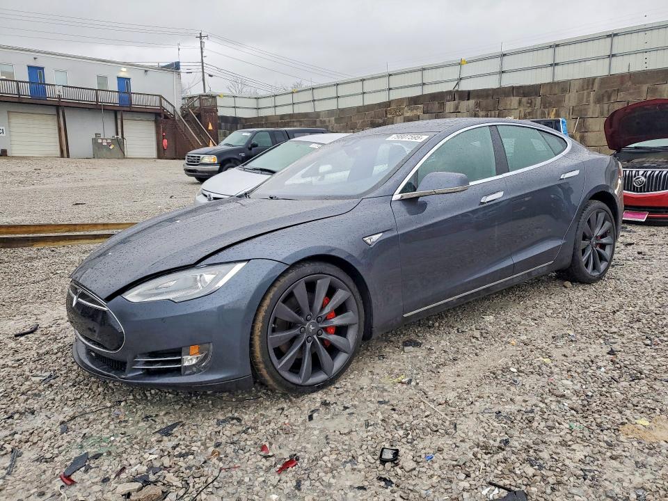 2015 Tesla Model S მანქანა იყიდება აუქციონზე, vin: 5YJSA1H27FFP79165, აუქციონის ნომერი: 79807595